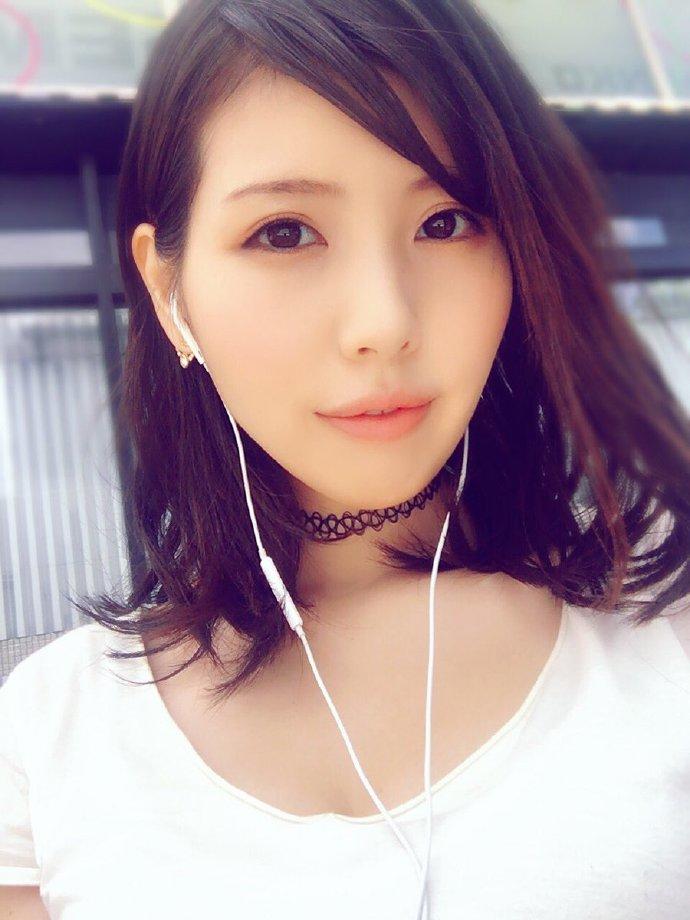 伏见彩香（ふしみ彩香）可以靠奶吃饭的美女画家 - 星悦社